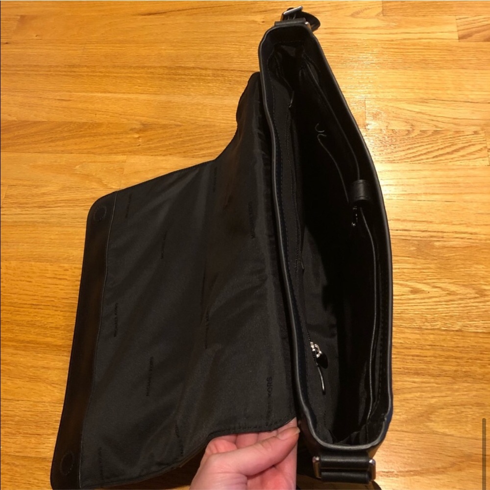New Michael Kors Leather Messenger Bag - Picture 7 of 8